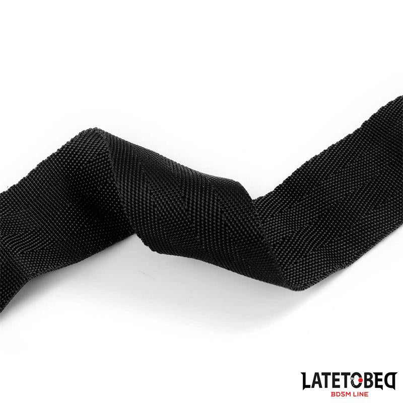 Mordaza y Esposas en Restricciones